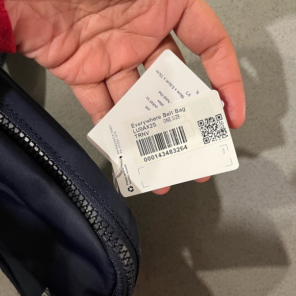 Lululemon Everywhere Belt Bag - BRAND NEW - Picture 2 of 2